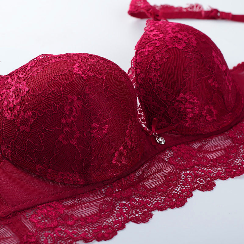 夏季穿性感的吊带露背装，就一定要穿这种美背文胸，更完美迷人