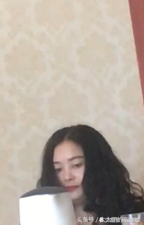 全网最真实的“水缸脸”，撩头发的那一刻，让多少人心如死灰