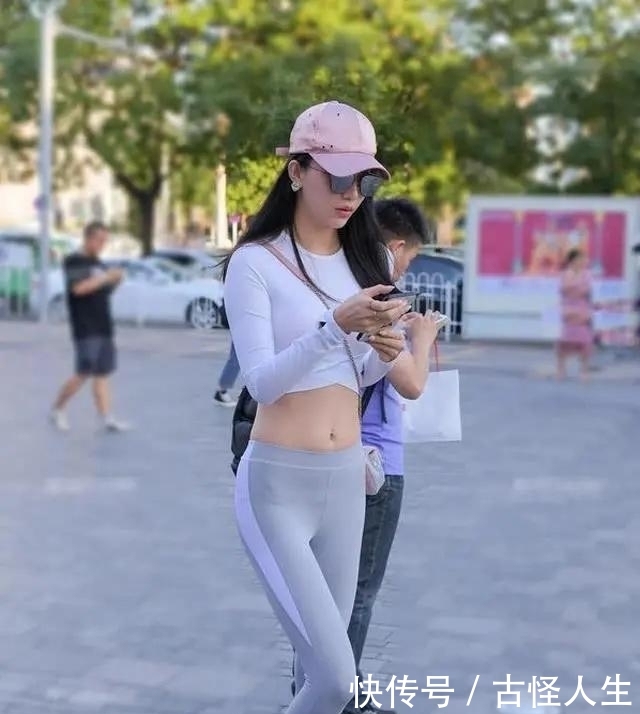 #美女#身材紧致的打底裤美女,穿出女神的气质,回头率特别高!
