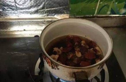 「即可」红枣、蜂蜜、红糖,熬制即可制作天然红枣膏,诱鱼有奇效