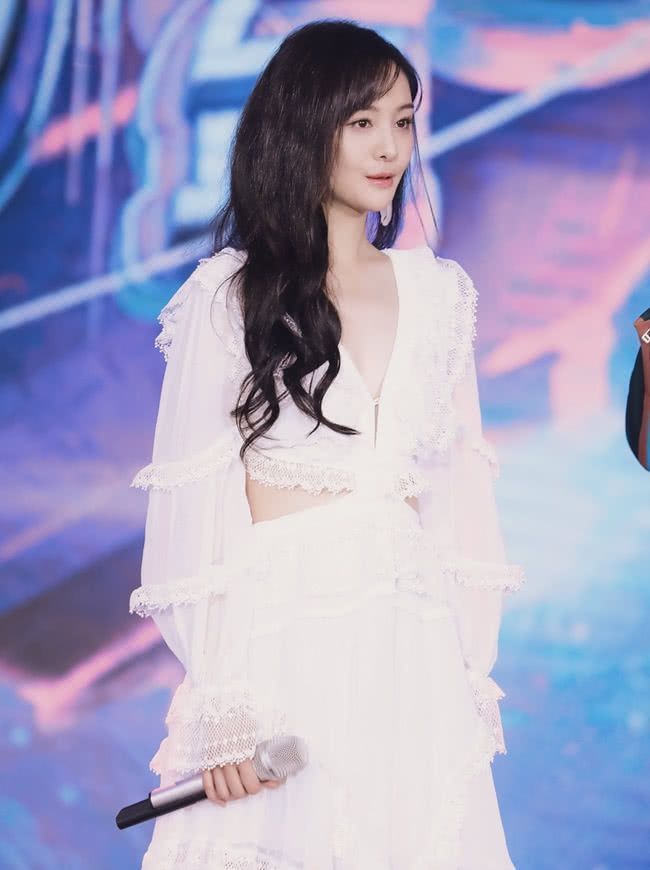 『精心』郑爽精心打扮到底有多美?当她穿上仙女裙时:终于信了张恒的眼光
