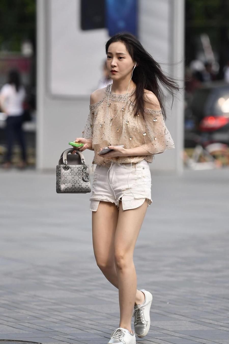 每一位穿着短裤的姑娘, 都会有自己的独特搭配魅力