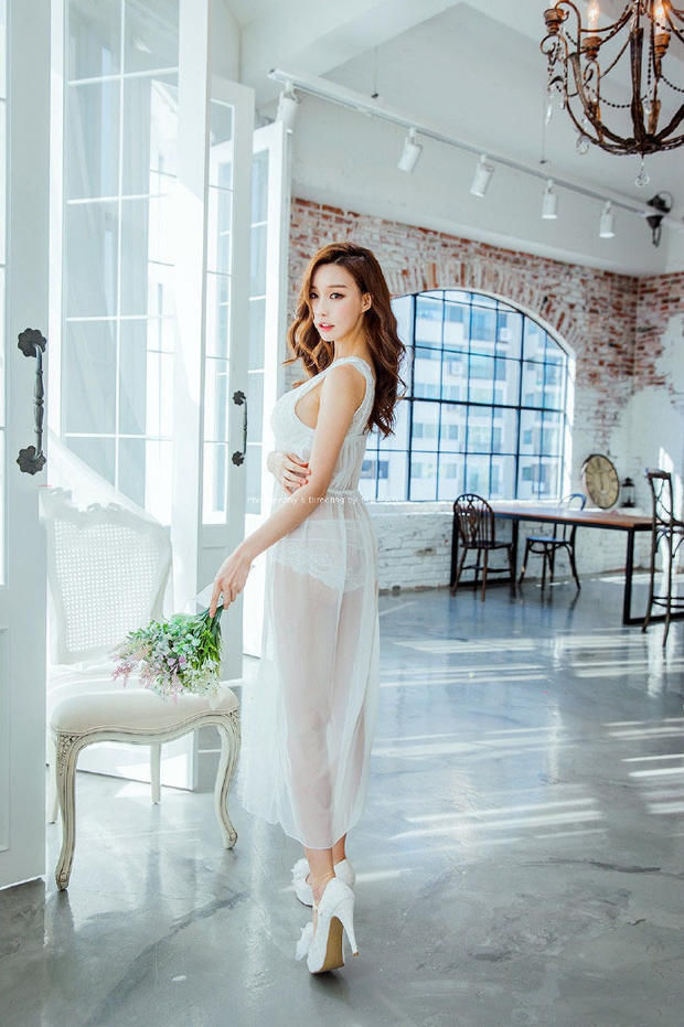 韩国女教师将透视装的性感演绎的超越 张馨予 柳岩 刘亦菲