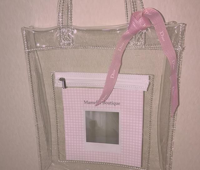 少女■不可以扔!Chanel、Dior 包裝彩带除开绑头发外,可以那样用