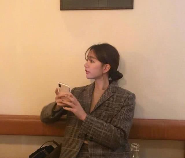  [能体现出女]出行穿衣搭配太呆板，时尚潮流漂亮小姐姐用休闲服装开展配搭，結果超好看
