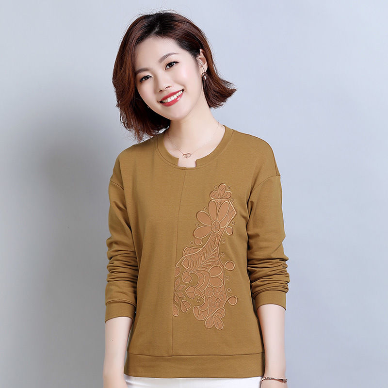 新发现一种妈妈装特洋气，中秋回家给妈妈买2件，比旗袍还显年轻