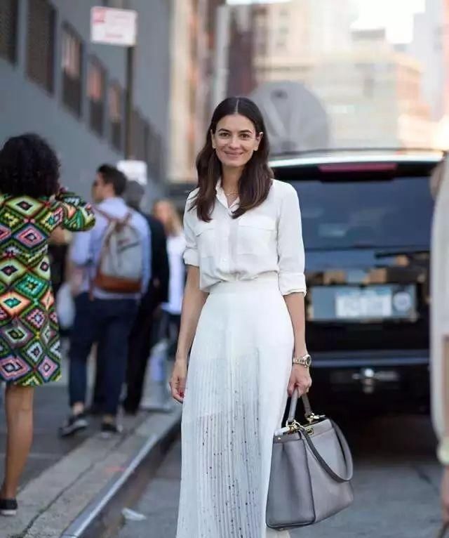  #金属质感#一条百褶裙就能办到的优雅温婉，你怎么还没穿？