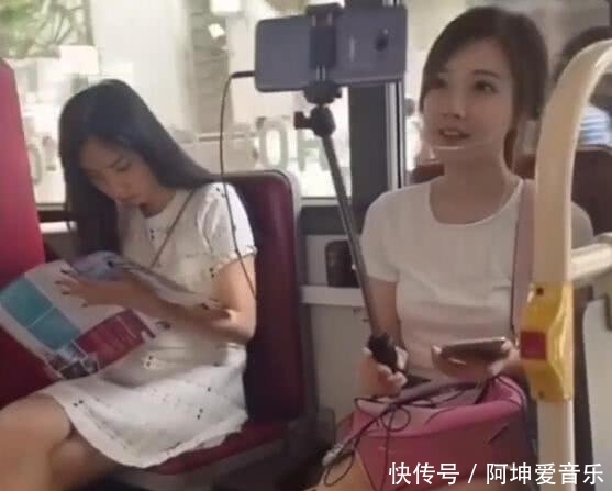 冯提莫如今在哪里直播