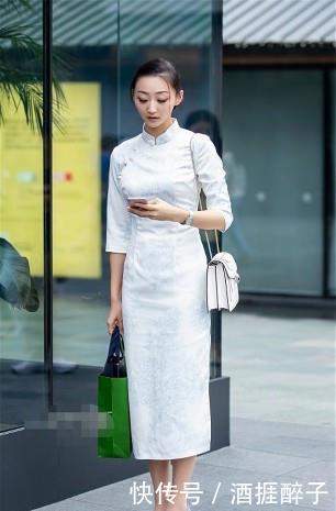  『白色』路人街拍，小姐姐旗袍还是白色系的，真是很有风情呀