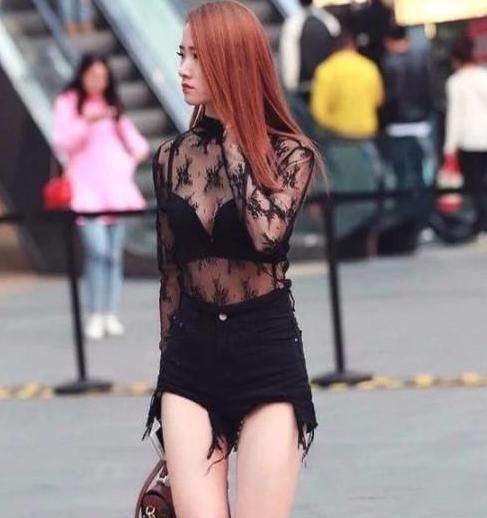 街拍：图1清纯，图2随性，图3令人眼前一亮！