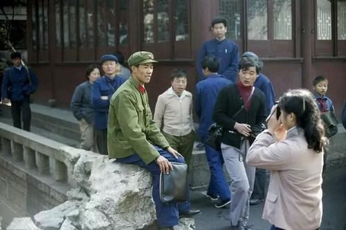  「年代」80年代的军装、军帽照是那么的精气神