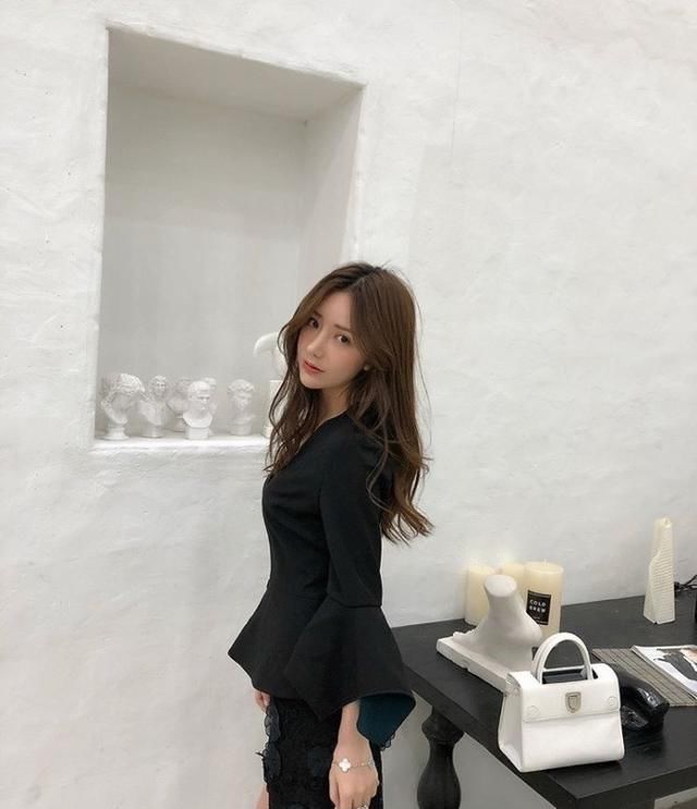 高挑身材气质美女，怎么穿都漂亮!