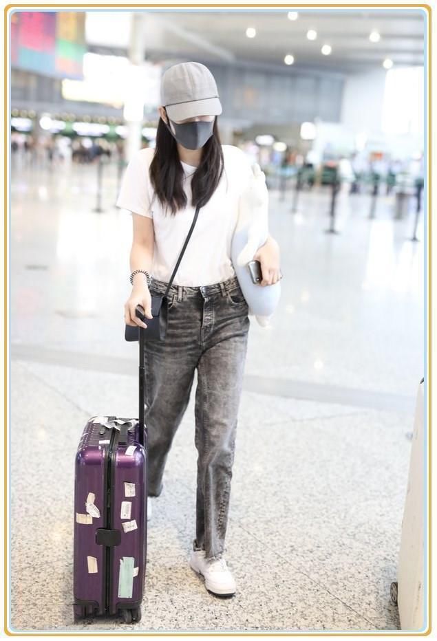 当106斤陈乔恩和86唐嫣同穿牛仔裤，网友：原来微胖的优势这么大