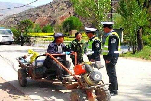 农民的农用车辆不让进城？老农的反问把所谓的“专家”难住了