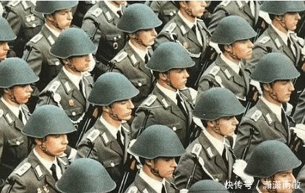 丑陋的东德人民军钢盔 其实是二战末期最