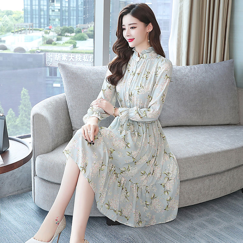 比套装还漂亮的裙子，7080后如今流行这样穿，性感迷人又大方