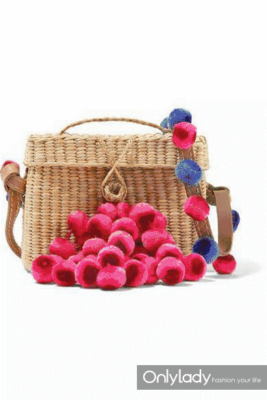 奶奶，你的菜篮子我抱走了哈~