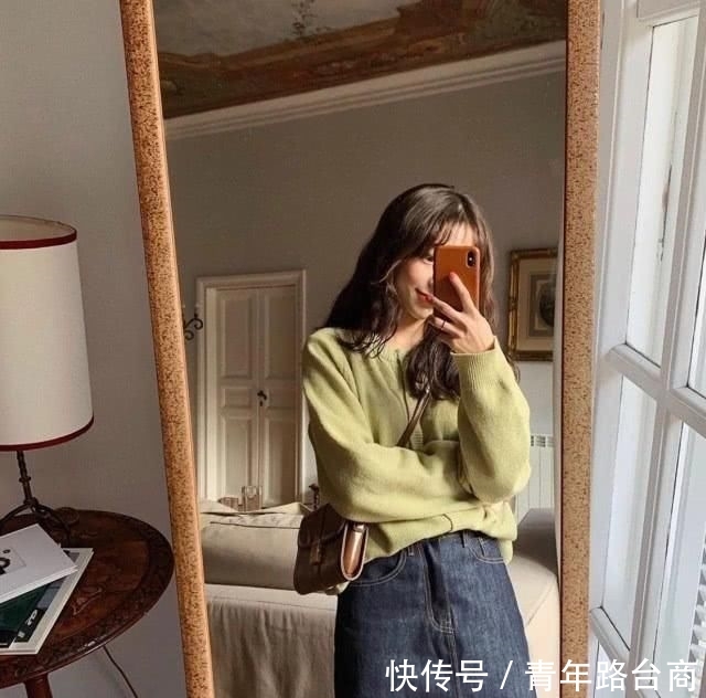  [针织衫]我能告诉你，这种“宝藏衫”配裤子后，走街上会一人独美吗