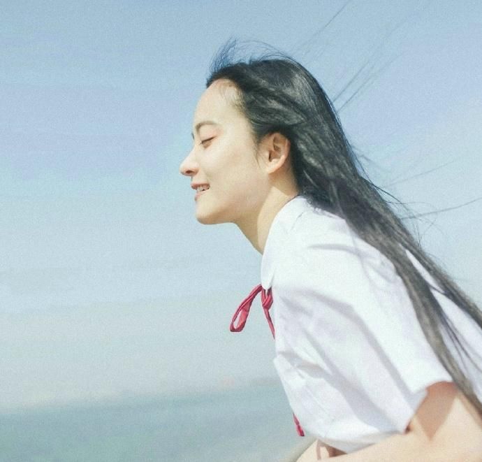 长发校服美女丝袜美腿性感写真图片