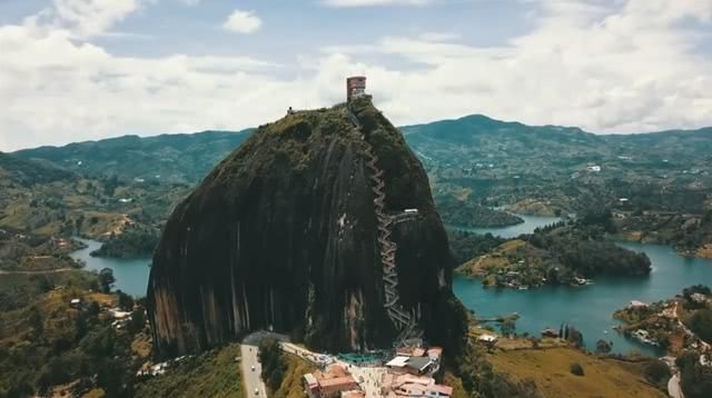 世界上最大的“拉链”，高度超过200米，吸引无数游客前来攀爬！