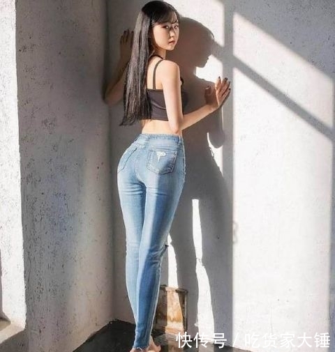 「 美女」穿出时尚女神范儿！，颜值满分的牛仔裤美女