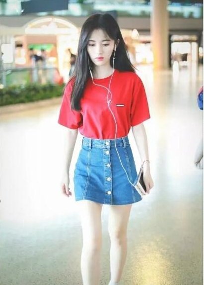 冉莹颖和五千年美女同穿红色T恤，才见识到女人和女孩的差距有多