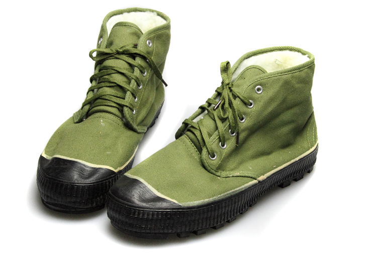 被我国淘汰掉的“解放鞋”竟成欧美新时尚，75美元一双都卖断货!