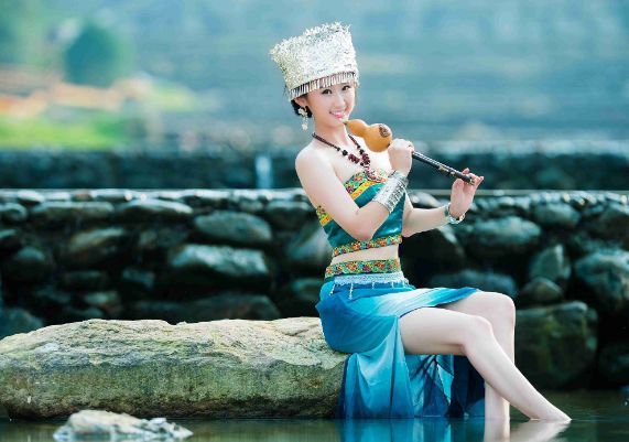 去苗寨旅游，为何说再便宜也不要买银饰？导游告诉你实情！