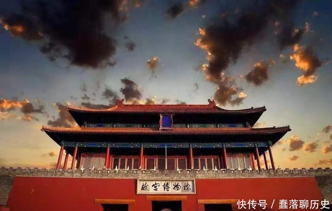 深山里的“龙宫”,雕刻了9999条龙,酷似紫禁城,真奢侈!