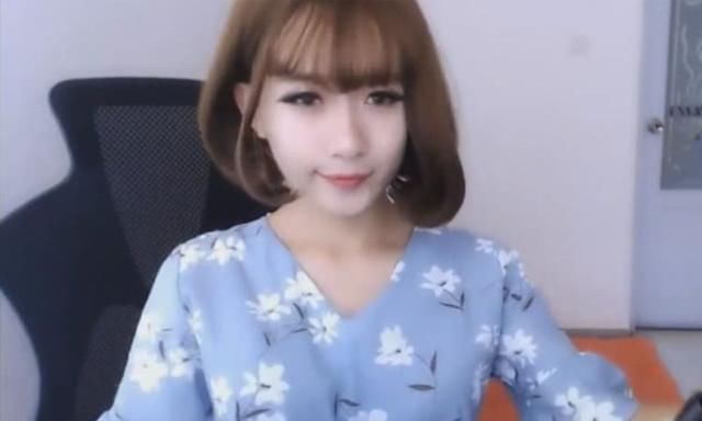 男子直播化妆,网友看他一点点化成女生,最后妆容让人不淡定了