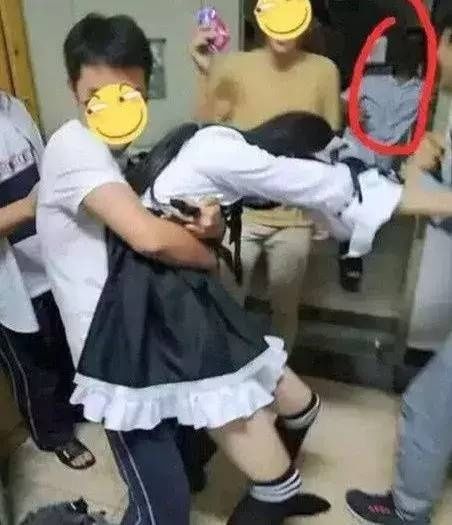  #去世#穿上萝莉装被爸妈发现后，哈哈哈哈我差点当场去世……