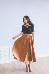 表嫂太会穿了!秋天穿过膝裙,搭配高跟鞋,连背影都美嫩爆了