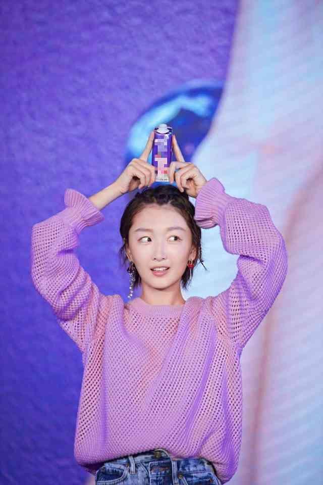 周冬雨的腿太厉害，“筷子”都没有她直，“圆规”都没她形好