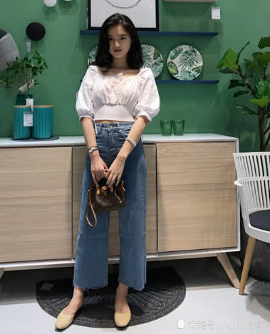 2018新款“高颜值”牛仔裤轻松瘦腿，在不get就烂大街了！