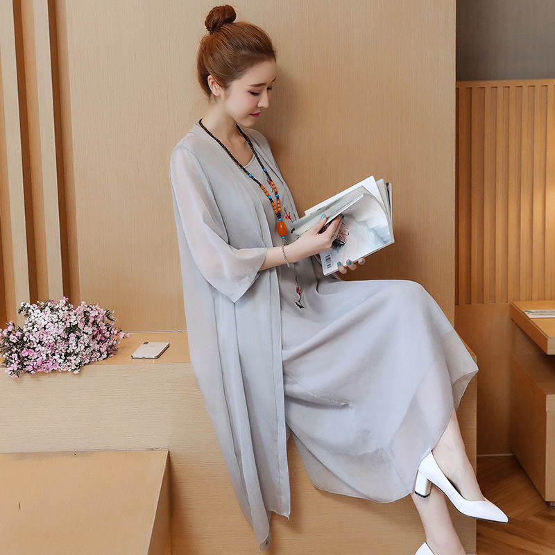 美女必备的“麻凉裙”,看看45岁表嫂穿出的，白嫩清凉风