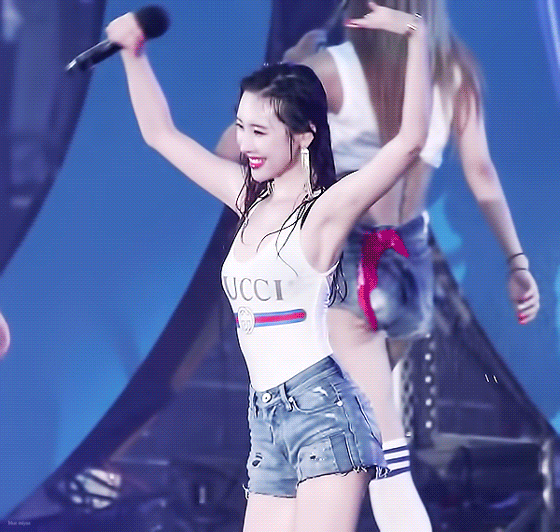 泳衣还能当背心？宣美登台江疏影出街，蔡依林更是变着花样凹造型