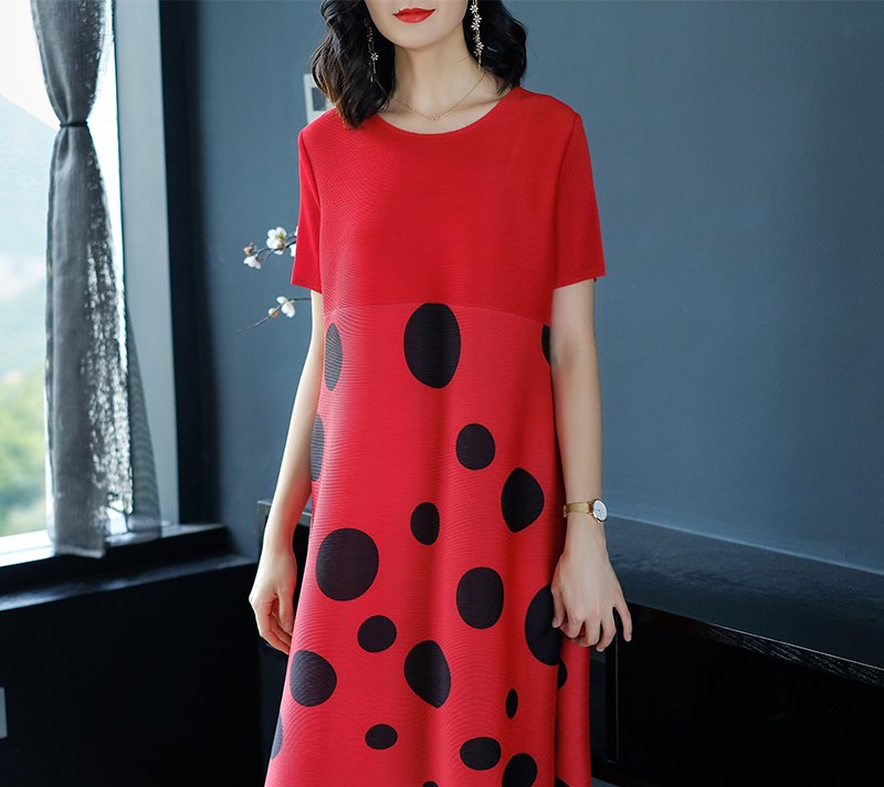 中国造“A字裙”火爆来袭，穿着和老公去度假，便宜美的仙女一样