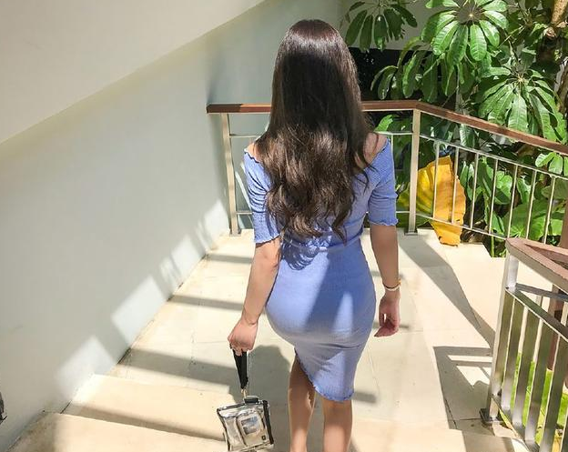 紧身包臀裙：清爽迷人的紧身裙美女，穿出青春活力！