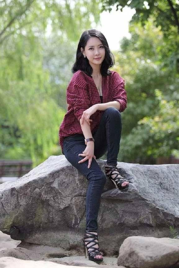 紧身裤气质搭配, 尽情转换多样风格,穿出气质美美!