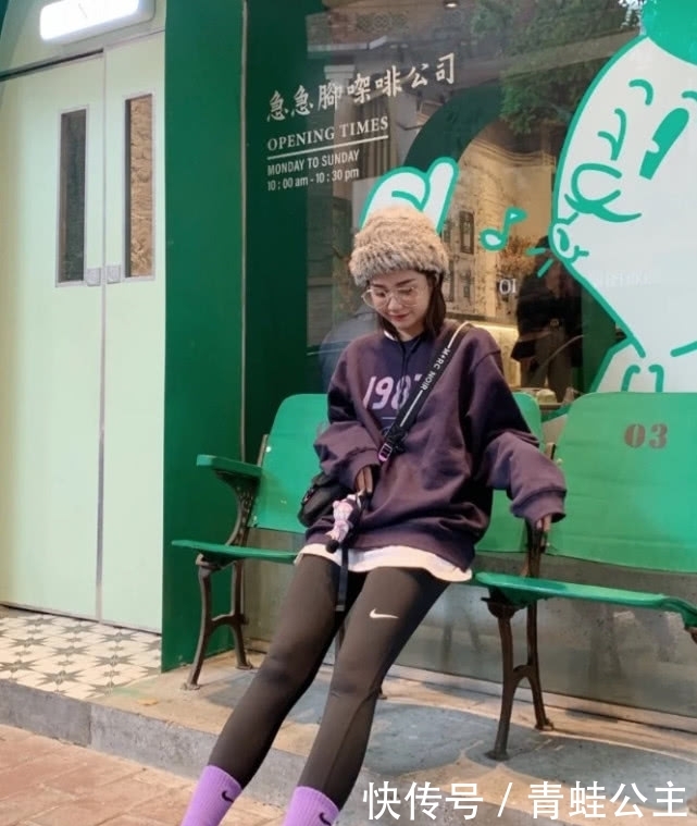 #卫衣#出门不知道怎么穿的女生,这些潮牌卫衣了解些,简约百搭还贼洋气