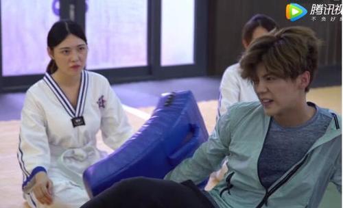 《甜蜜暴击》明天爸被诬陷打假拳,方宇突然想到纪婶不明财产,真相