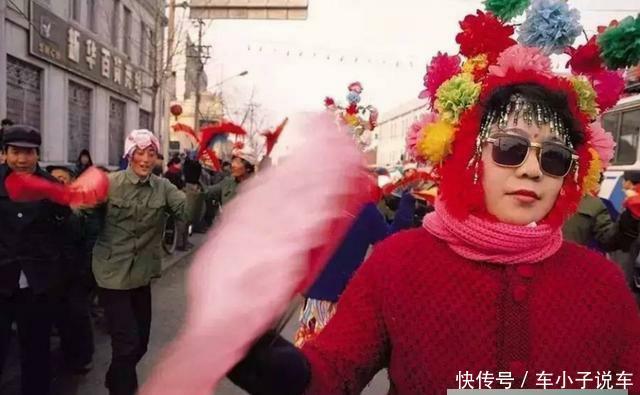  #美女#1988年中国老照片： 图3已经没有了、图6美女爱屌丝、图7