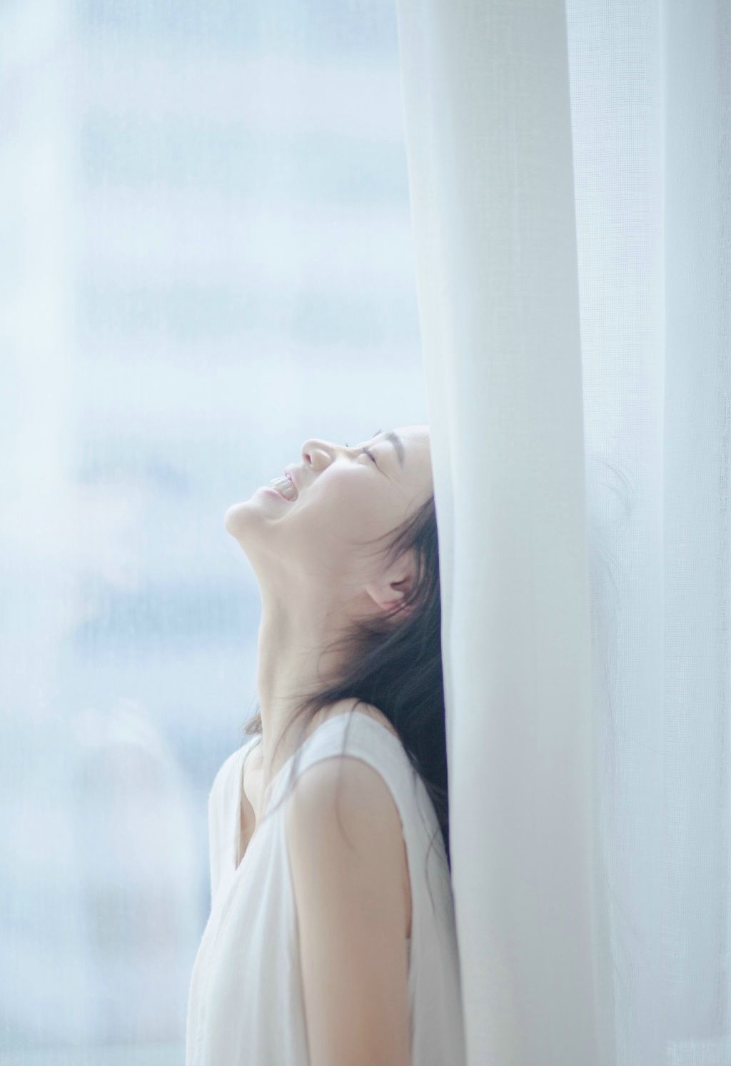 笑容甜美的大长腿丹凤眼清纯肤白邻家清纯女孩私拍