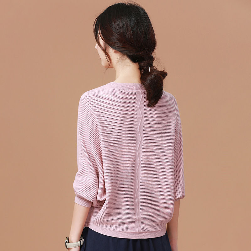 白露都过了，聪明女人早就备上新款毛衣，配上小脚裤穿，美上添嫩