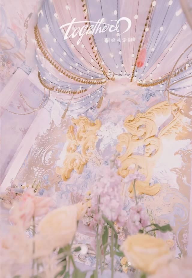  『这场』少女的马卡龙色系，粉色和蓝色的交织，是这场婚礼的梦幻体验