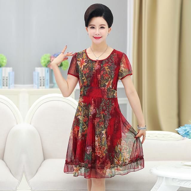 媳妇虽然胖，打扮起来还真好看，三伏天穿这“酒红裙”，洋气美嫩