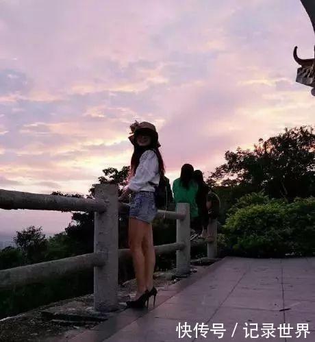 穿高跟鞋和超短裙去爬山的女生是一种什么样的心理？