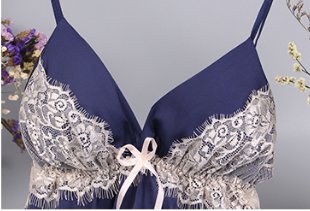 越来越多女人洗完澡就穿带胸垫睡衣，穿脱特方便!出门见客不尴尬