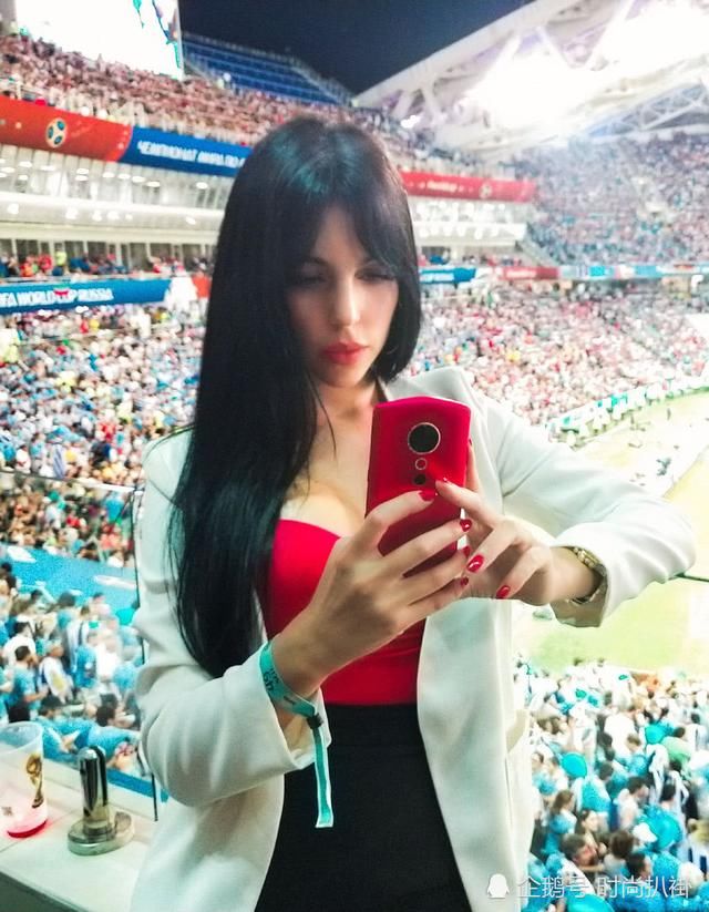 33岁的C罗身体却只有20岁，女友身材火爆，网友:你老婆真棒!