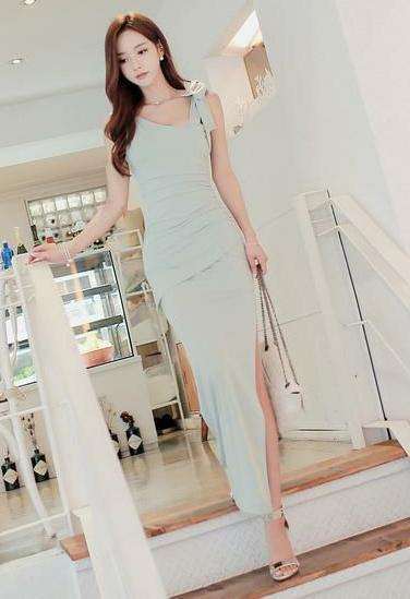 紧身裙这样穿真性感, 让你成为夺目的焦点